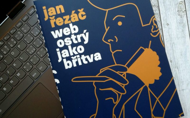 Kniha Web ostrý jako břitva a notebook